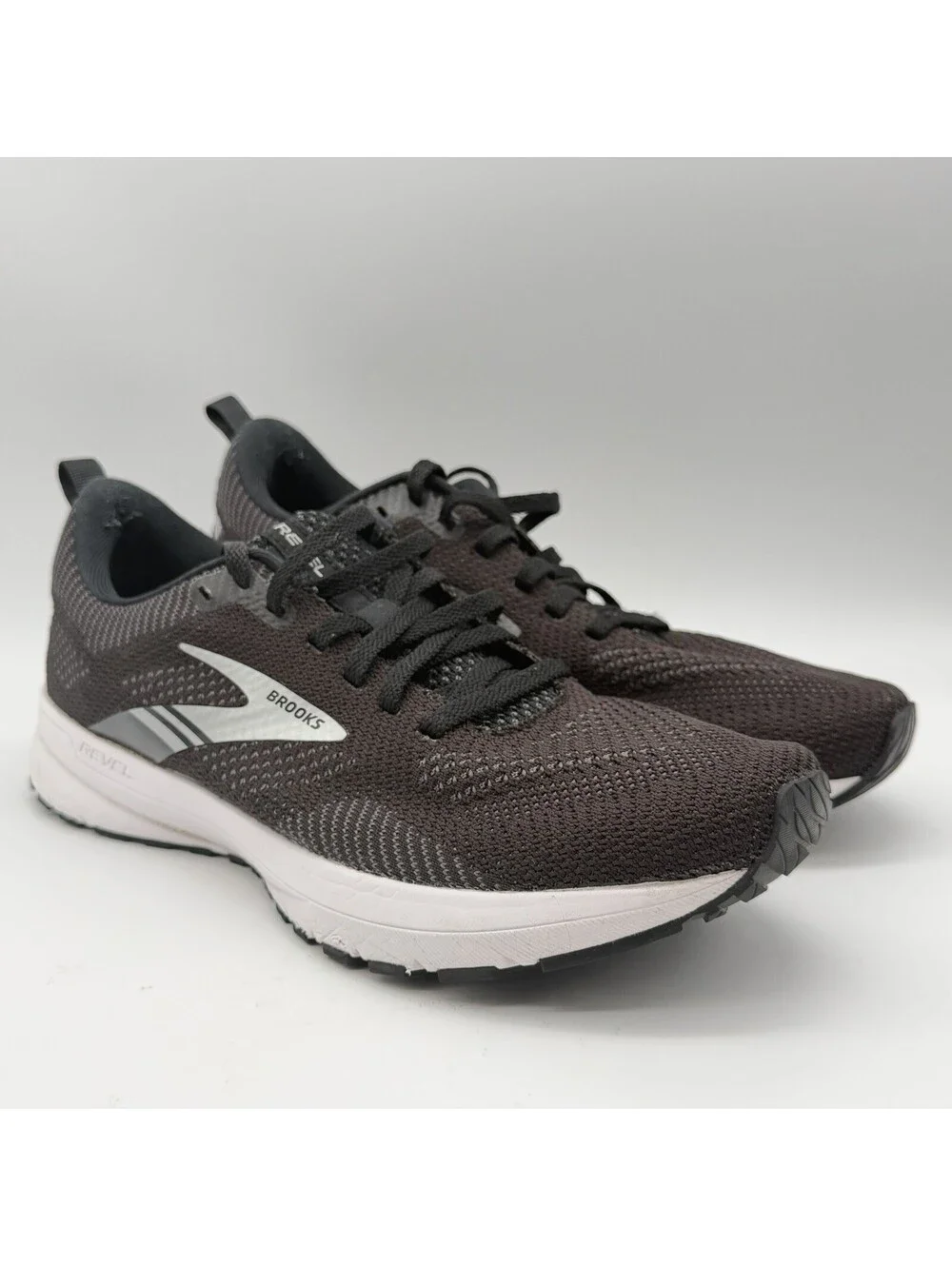 Brooks Revel 5 Men’s Size 10 Black White Running Shoes Sneakers 1203611B036